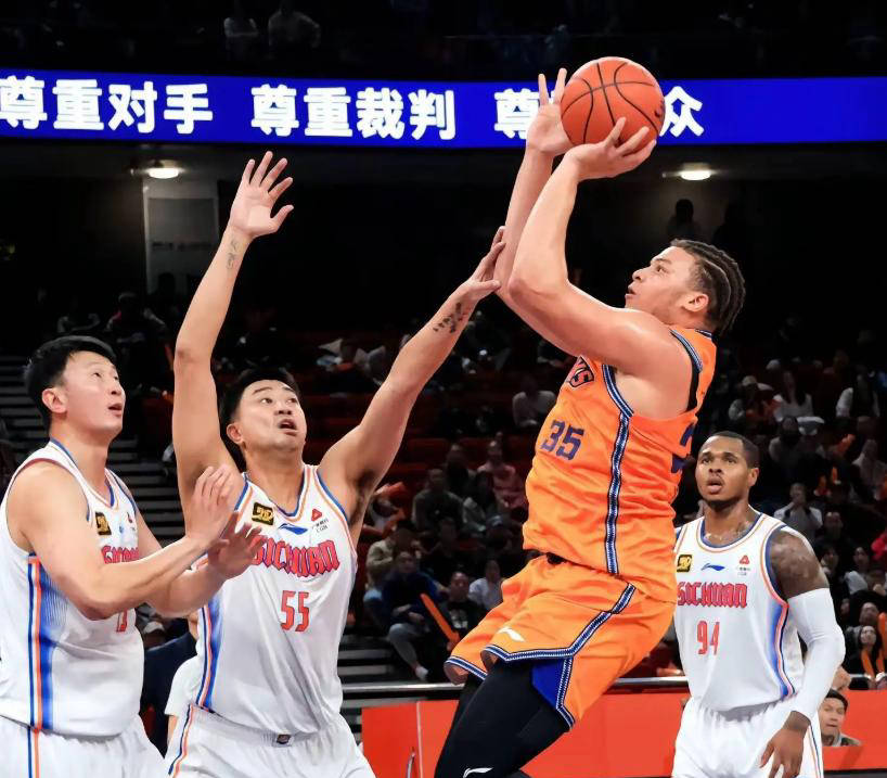 篮球职业联赛中球员受伤情况频发