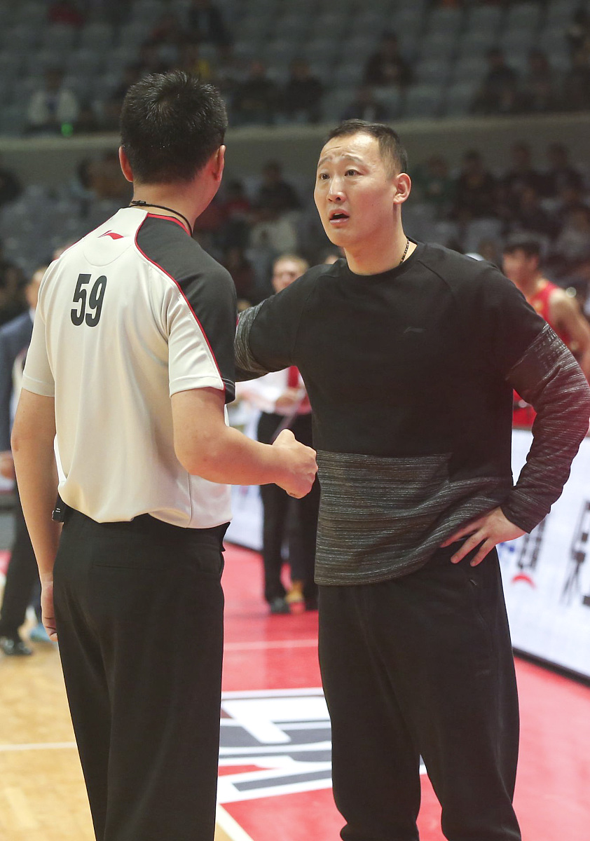 球队失利影响情绪，主教练表示需改进训练方向
